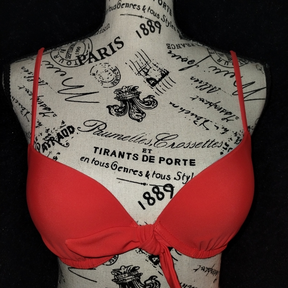 Bikini - Picture 2 of 8